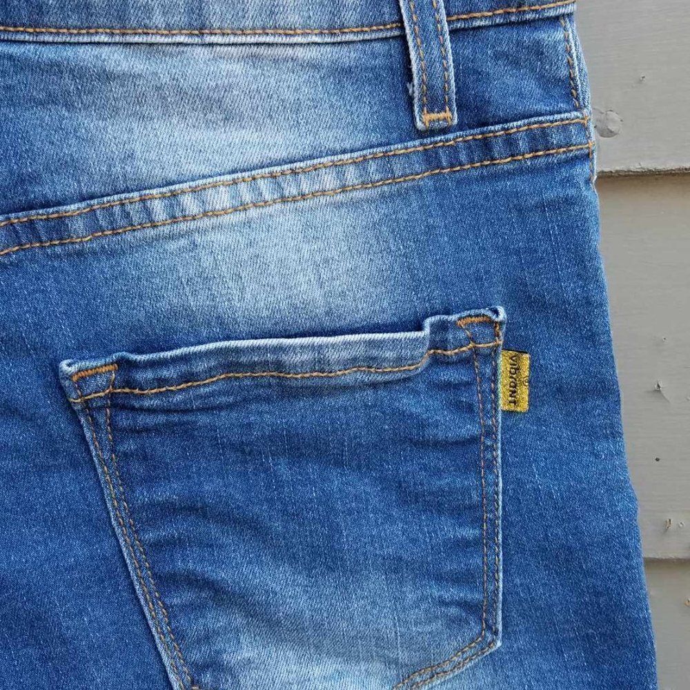 Vibrant Distressed Jean Shorts size Small - Picture 5 of 10